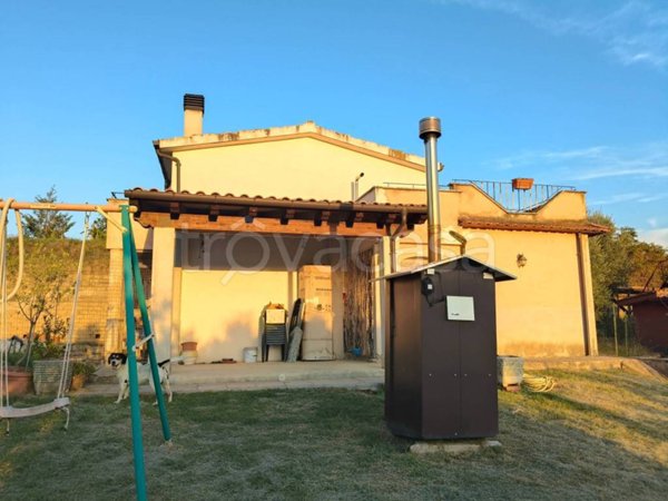 casa indipendente in vendita a Fara in Sabina