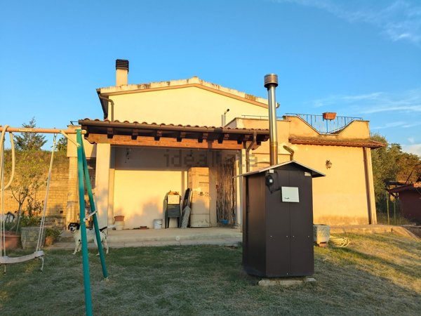 casa indipendente in vendita a Fara in Sabina