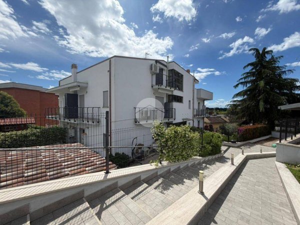 appartamento in vendita a Fara in Sabina in zona Passo Corese
