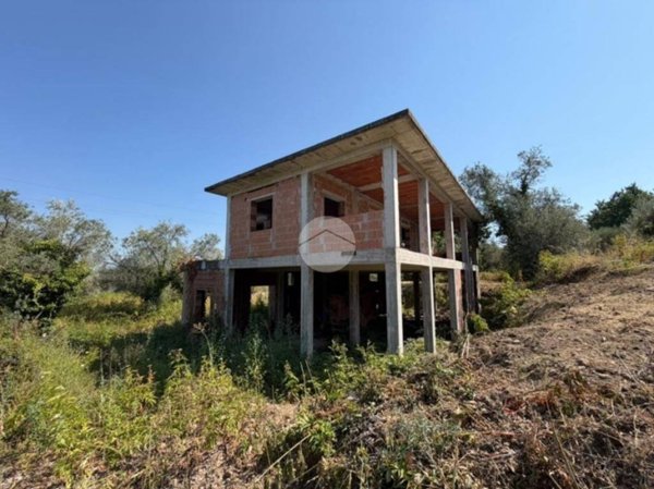 casa indipendente in vendita a Fara in Sabina