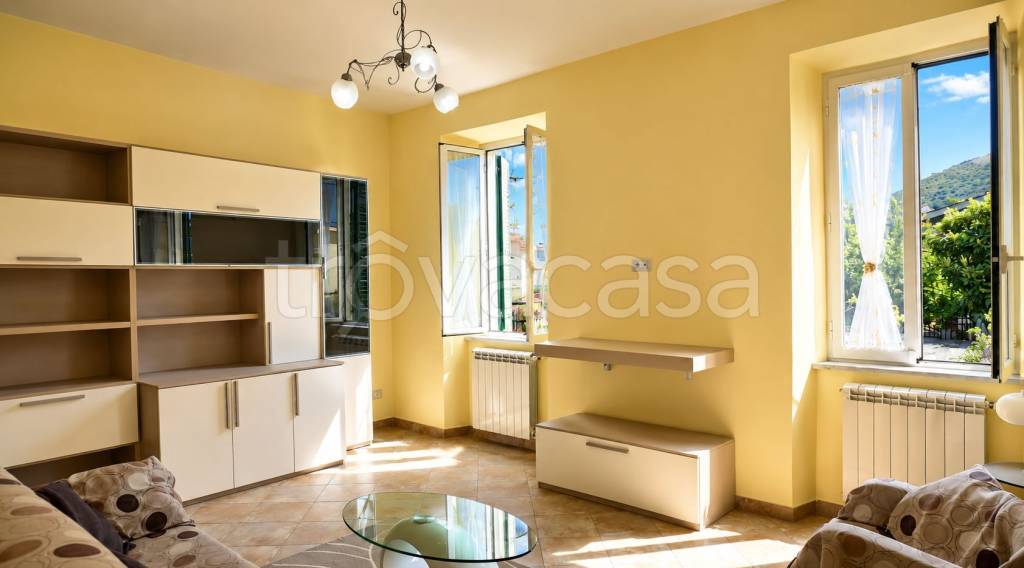 casa indipendente in vendita a Fara in Sabina in zona Canneto Sabino