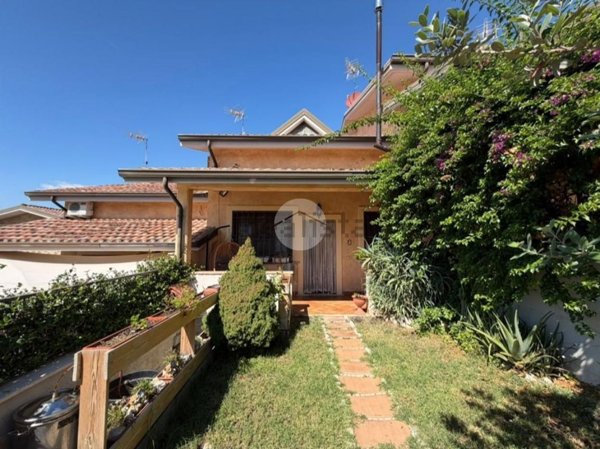 casa indipendente in vendita a Fara in Sabina in zona Talocci