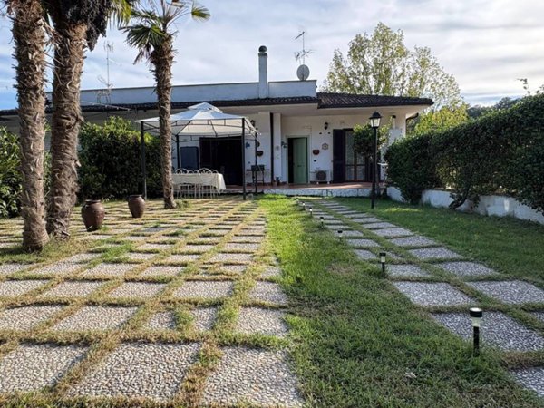casa indipendente in vendita a Fara in Sabina in zona Talocci