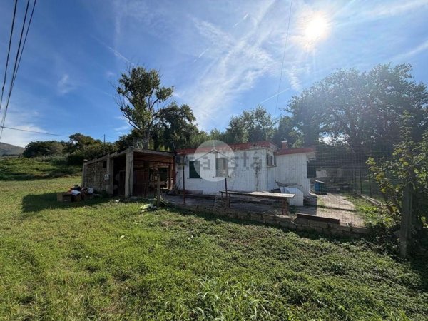 casa indipendente in vendita a Fara in Sabina in zona Canneto Sabino