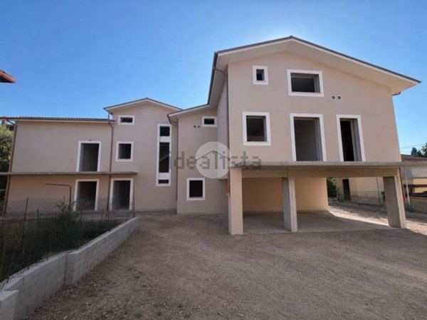 appartamento in vendita a Fara in Sabina in zona Passo Corese