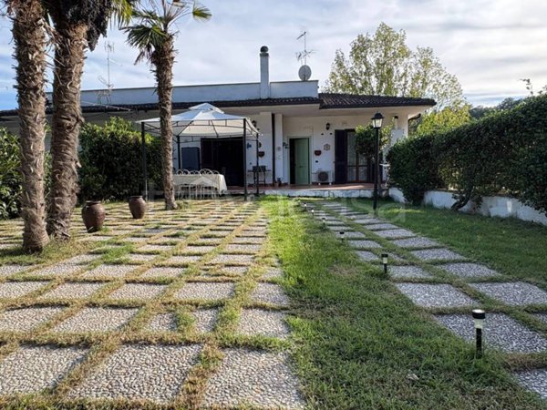 casa indipendente in vendita a Fara in Sabina in zona Talocci