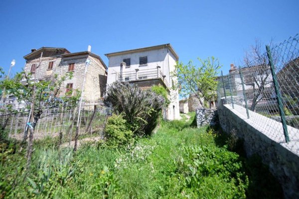 casa indipendente in vendita a Fiamignano in zona Peschieta