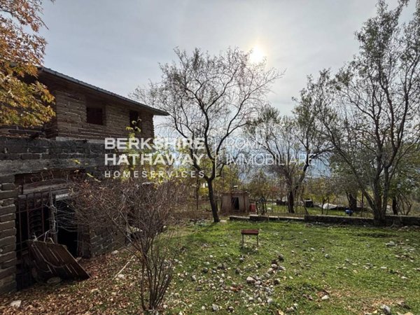 casa indipendente in vendita a Fiamignano in zona Mercato