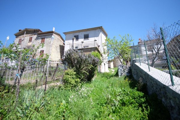 appartamento in vendita a Fiamignano in zona Peschieta