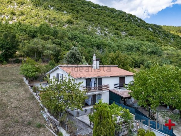 casa indipendente in vendita a Fiamignano in zona Case Tocci
