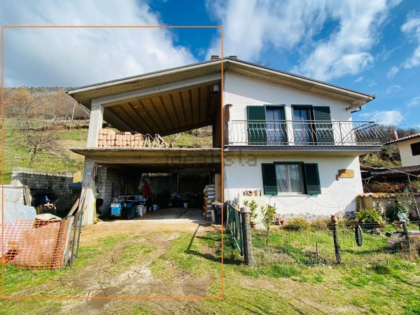 casa indipendente in vendita a Fiamignano in zona Gamagna