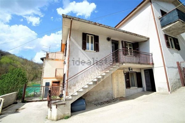 appartamento in vendita a Fiamignano in zona Arapetrianni