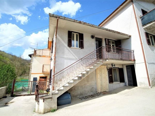 appartamento in vendita a Fiamignano in zona Arapetrianni