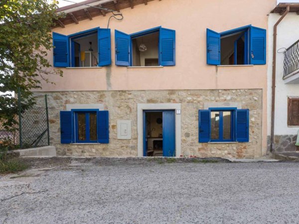 casa indipendente in vendita a Fiamignano in zona Arapetrianni