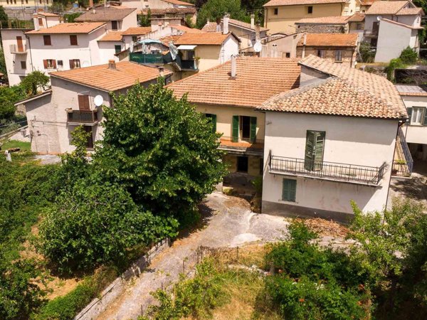 casa indipendente in vendita a Fiamignano in zona Santa Lucia