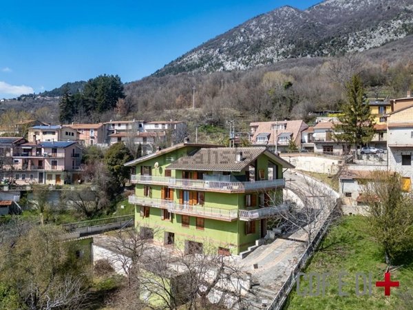 casa indipendente in vendita a Fiamignano