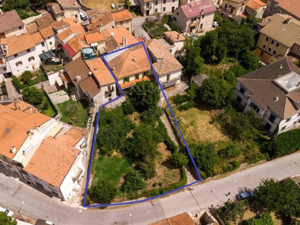 casa indipendente in vendita a Fiamignano in zona Santa Lucia