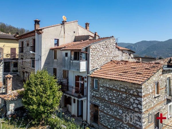 casa indipendente in vendita a Fiamignano in zona Peschieta