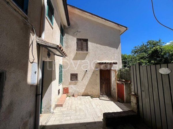 appartamento in vendita a Fiamignano in zona Sant'Agapito