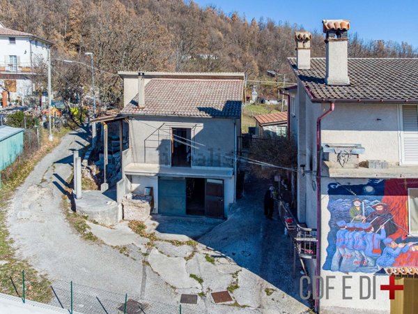 appartamento in vendita a Fiamignano in zona Peschieta