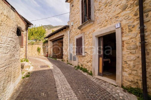 appartamento in vendita a Fiamignano in zona Sant'Agapito