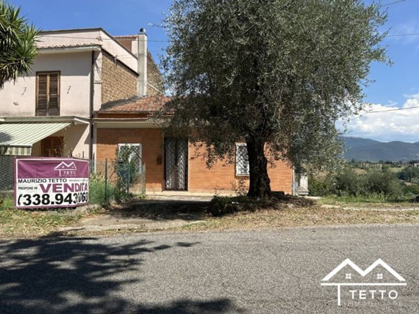 casa indipendente in vendita a Forano
