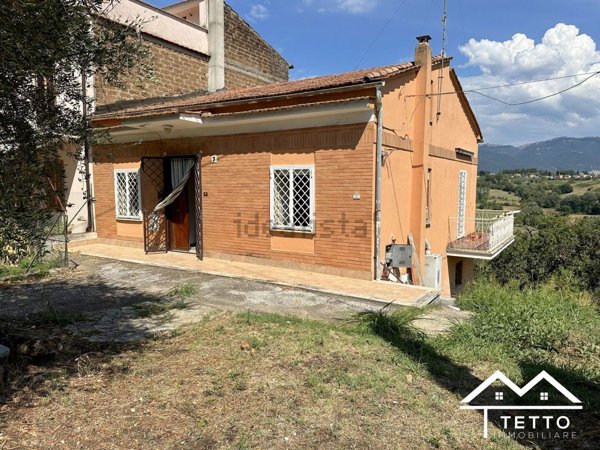 casa semindipendente in vendita a Forano