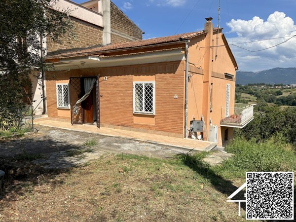 casa indipendente in vendita a Forano