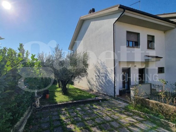 casa indipendente in vendita a Forano