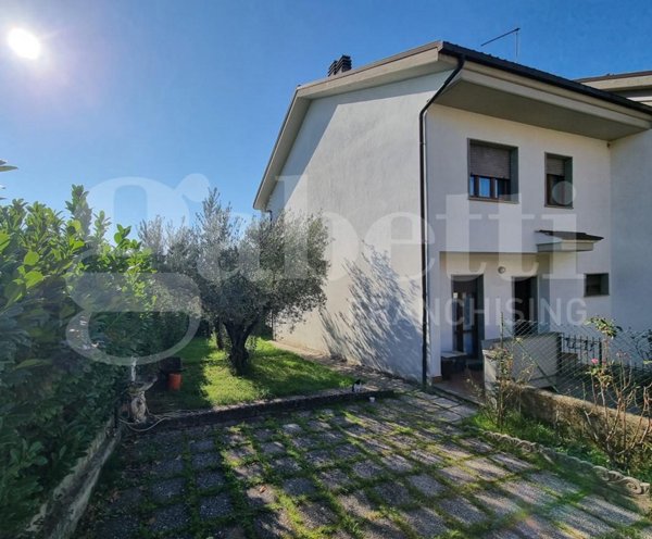 casa indipendente in vendita a Forano