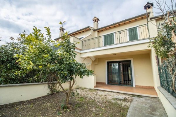 casa indipendente in vendita a Forano