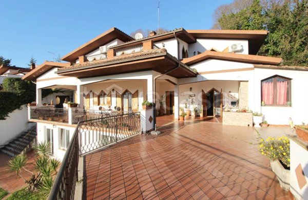 casa indipendente in vendita a Forano