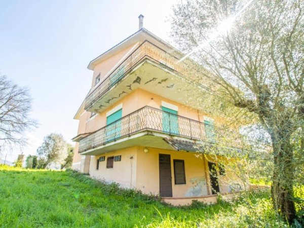 casa indipendente in vendita a Forano