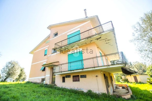 casa indipendente in vendita a Forano