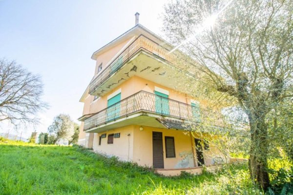 casa indipendente in vendita a Forano