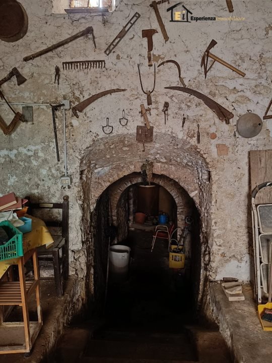 locale di sgombero in vendita a Forano