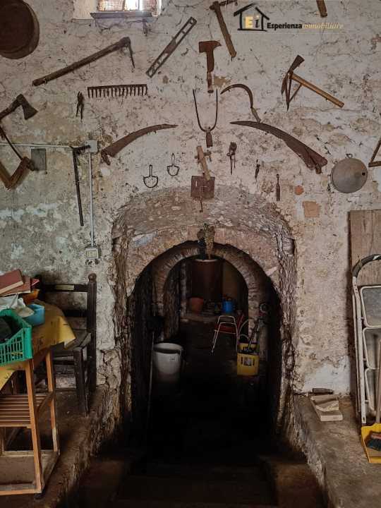 locale di sgombero in vendita a Forano