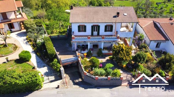 casa indipendente in vendita a Forano