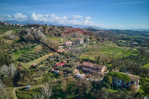 casa indipendente in vendita a Forano