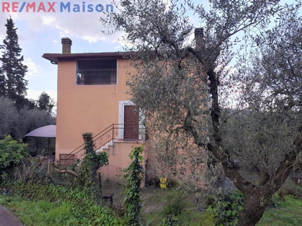 casa indipendente in vendita a Forano