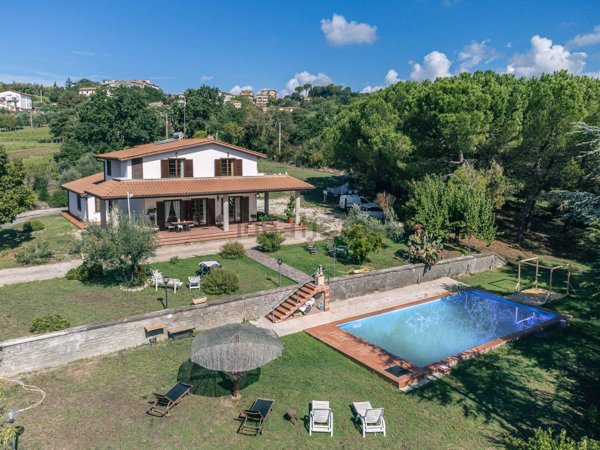 casa indipendente in vendita a Forano