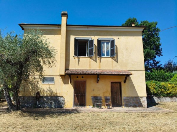 casa indipendente in vendita a Forano
