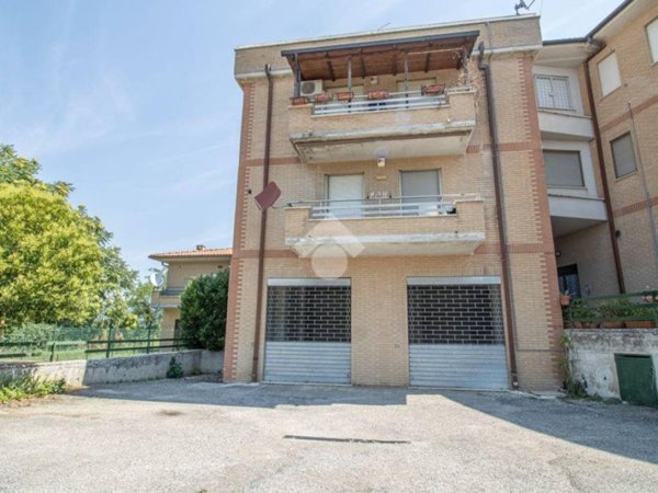 locale di sgombero in vendita a Forano