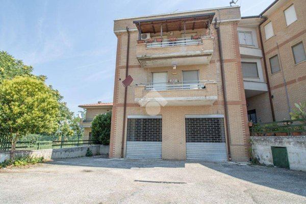 locale commerciale in vendita a Forano