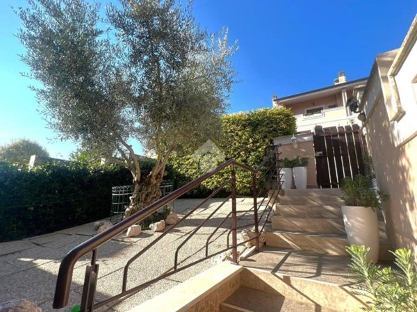 casa indipendente in vendita a Forano