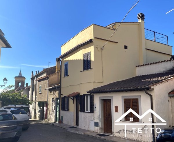 casa indipendente in vendita a Forano