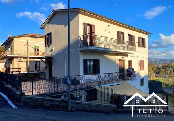 casa indipendente in vendita a Forano