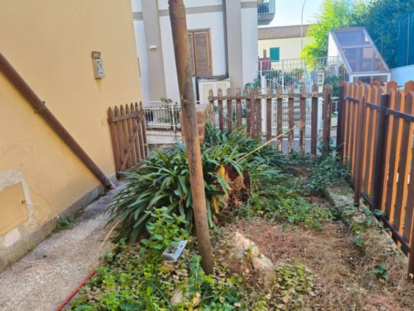 casa indipendente in vendita a Forano