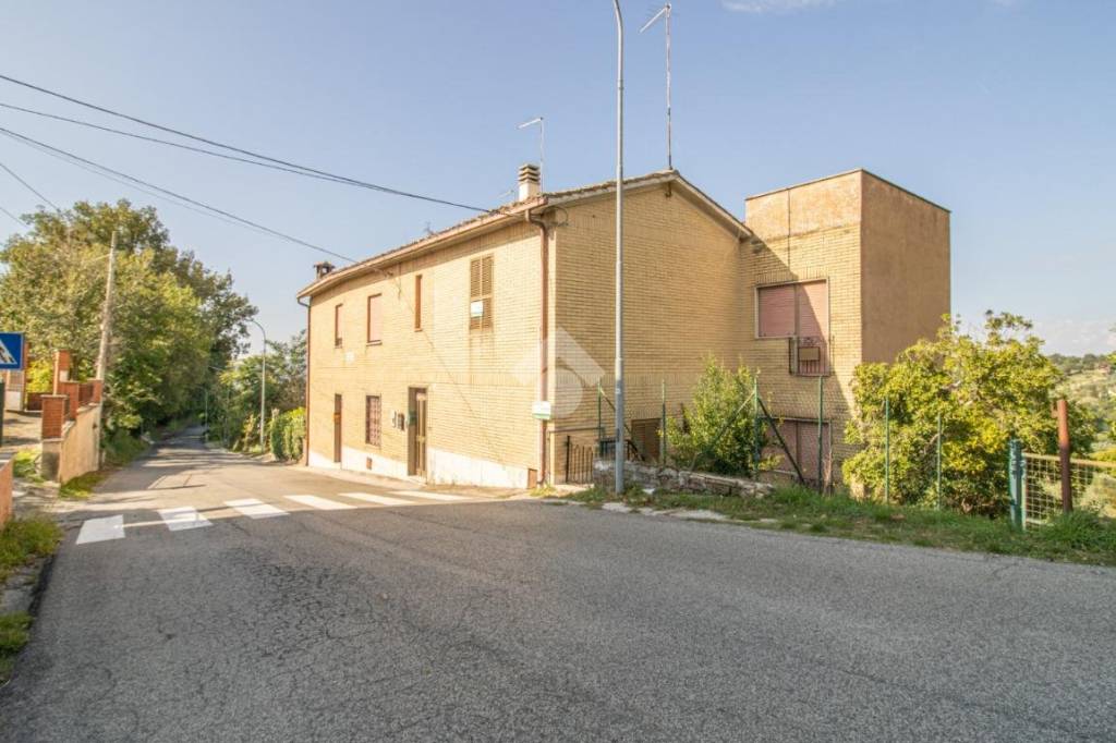 casa indipendente in vendita a Forano