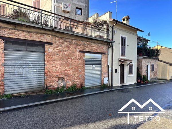 locale di sgombero in vendita a Forano